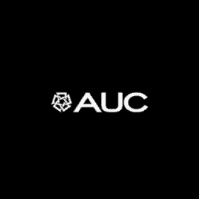 شعار شركة الجامعة الأمريكية بالقاهرة (AUC) – أحد عملاء د. مصطفى نوارج في التدريب والاستشارات