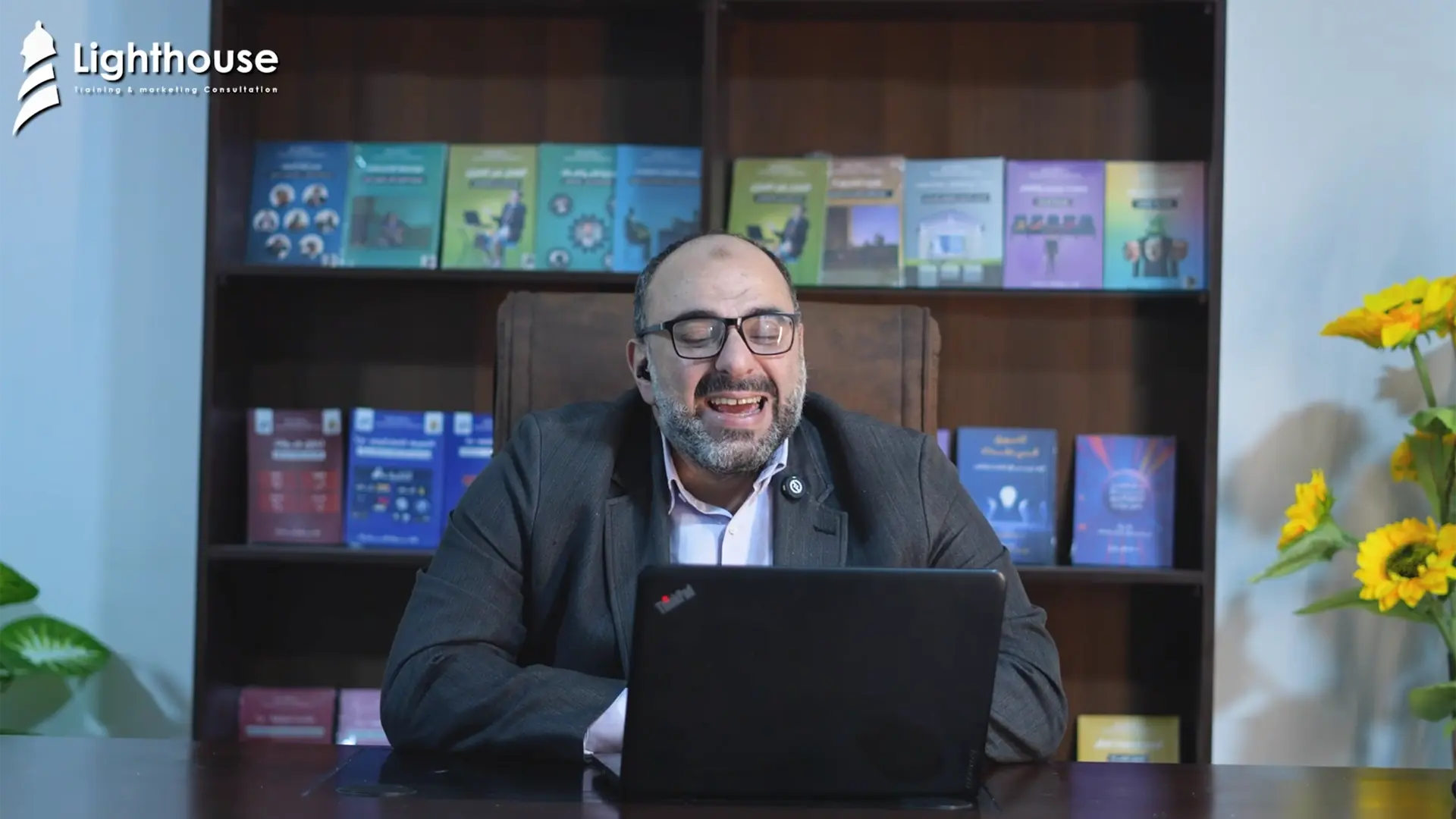 د. نوارج في قاعة محاضرات الدكتوراه